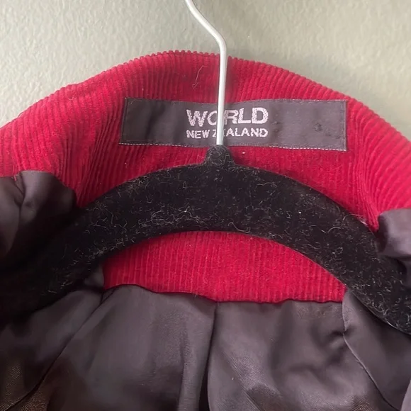 Gorgeous and unique, world brand New Zealand corduroy coat with dramatic sleeves - Picture 2 of 4